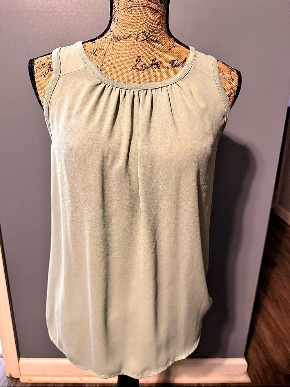 NY&C Gathered Neck Tank Top in Green Size Small Like New
